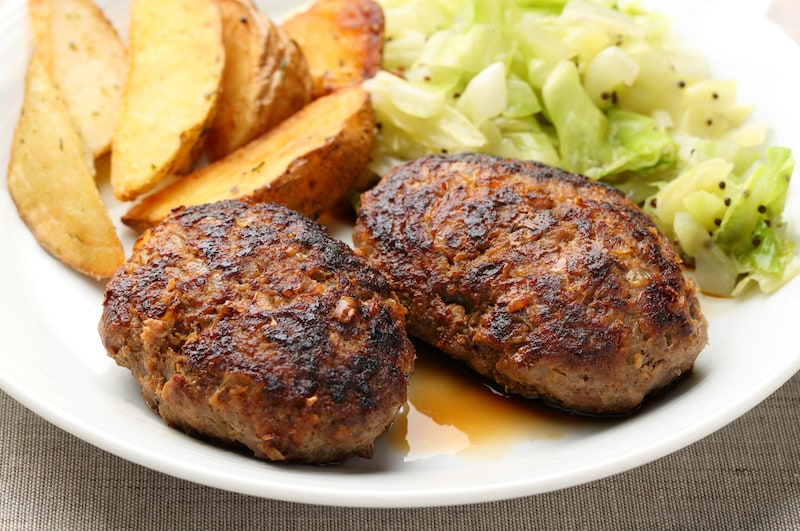 統括料理長 直伝 はちきれんばかりの肉汁が詰まった至高のハンバーグ、お家で作れます ホテルニューオータニ・太田 高広シェフ クラシルシェフのレシピ帖