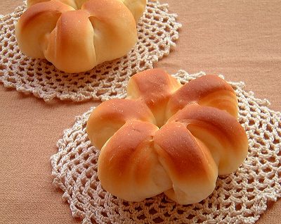 はさみでチョッキング かんたん成形のお惣菜パン