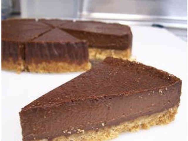 混ぜて冷やすだけ！焼かない生チョコバナナタルトの作り方♡バレンタインに❣️板チョコ2枚・生クリーム1 2パックでできる!オーブン不要で簡単-YouTube