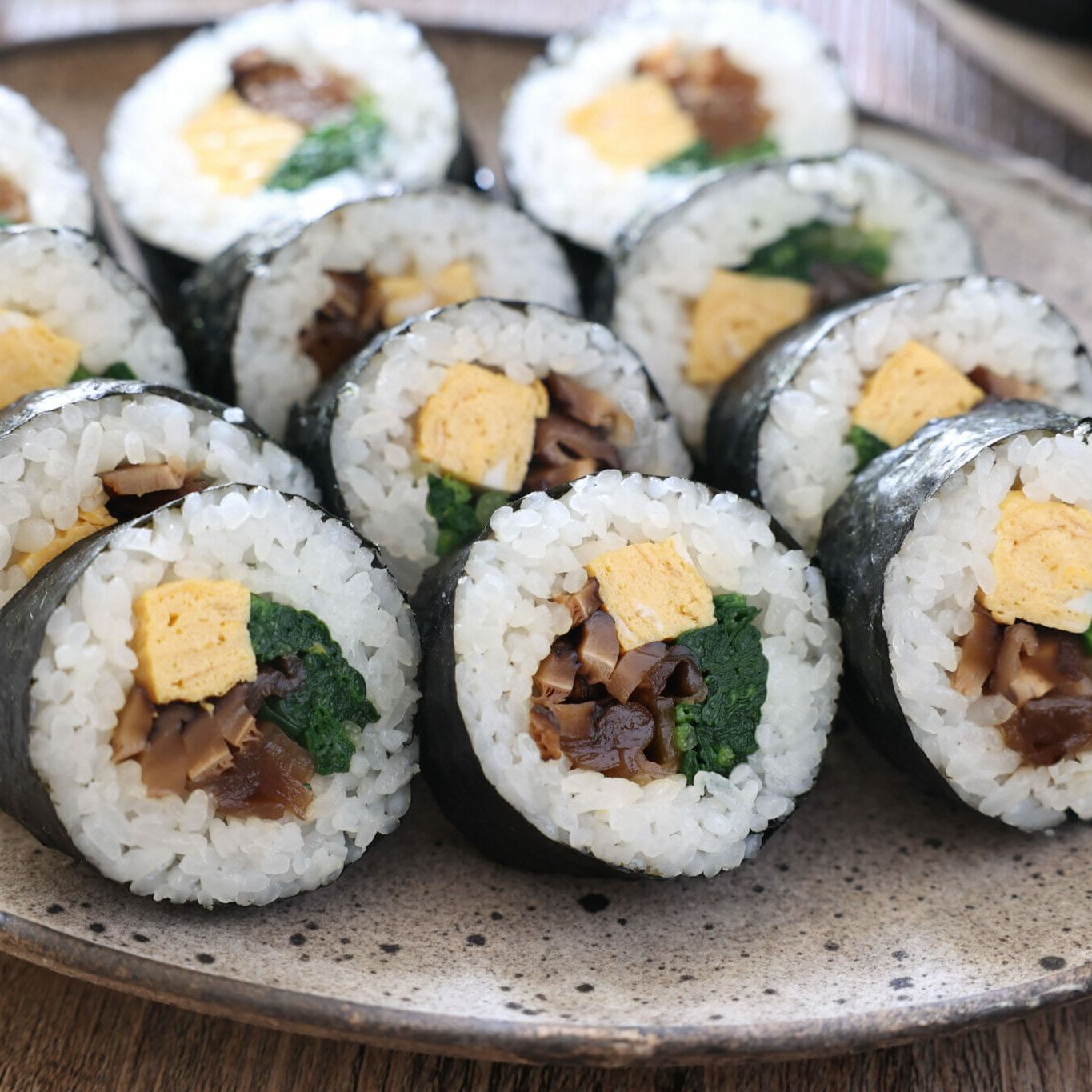 握らないから簡単♪細巻きに具材をトッピングするだけの「のっけ寿司」フーディストノート