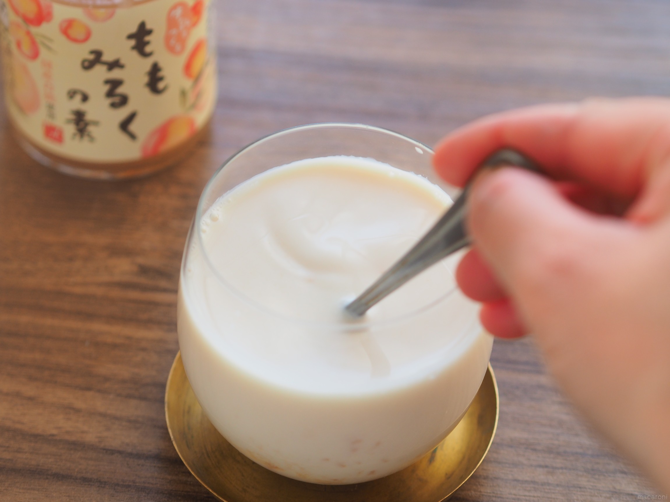 久世福商店の『バナナミルクの素』、牛乳で割ろうとしたらこうなる って知ってた？ 大人気『いちごミルクの素』の姉妹品だよロケットニュース24