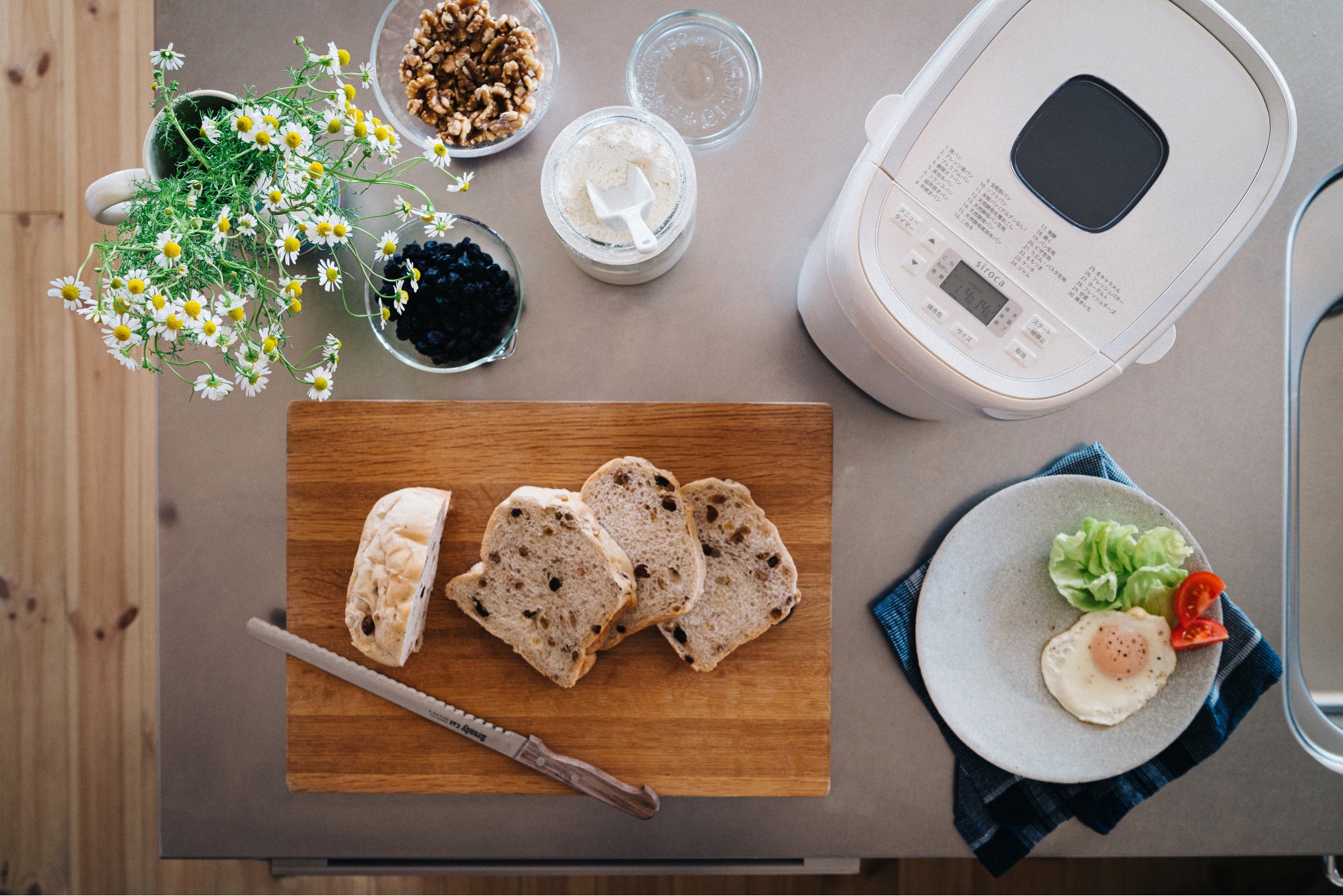 大人気食パンがホームベーカリーで簡単♪バターと相性抜群『ぐるぐるあん食パン』のレシピ・作り方 - ちょこっと学べるレシピサイト『なるほど食堂』