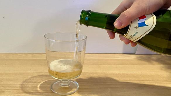 ピュアポム スパークリング レッドグレープジュース 750ml - カルディコーヒーファーム オンラインストア