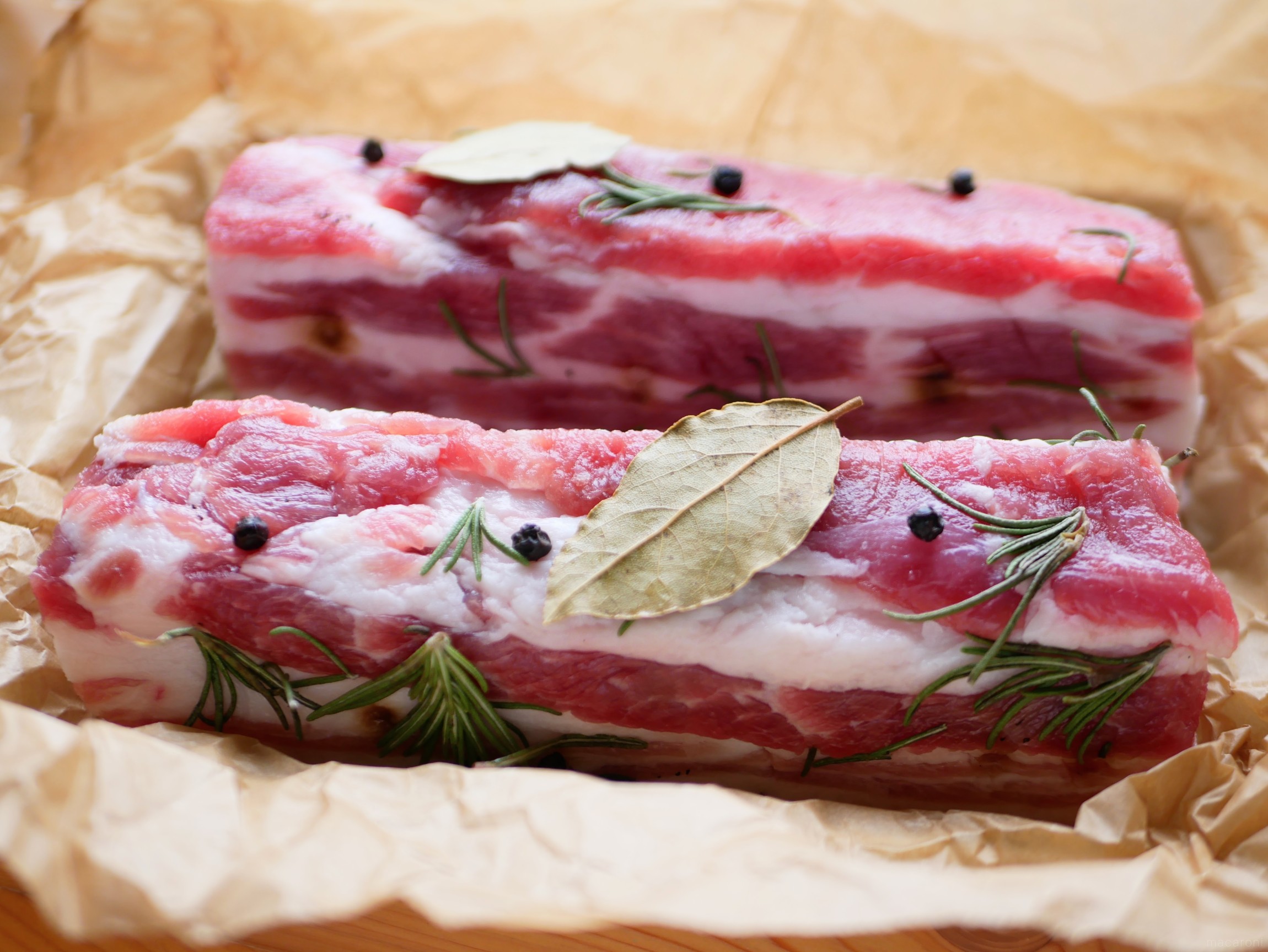 自家製ベーコンの作り方 下処理・燻製・調理まで！栃木県産豚肉・塩・胡椒のみの無添加