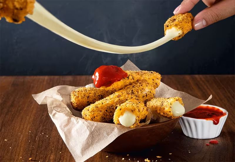 2 19 月 ~ ドミノ・ピザ 「1枚買うと２品無料！」さらに、大人気３商品が値下げ！お持ち帰り半額Sサイズが790円～！いしかわスタイル