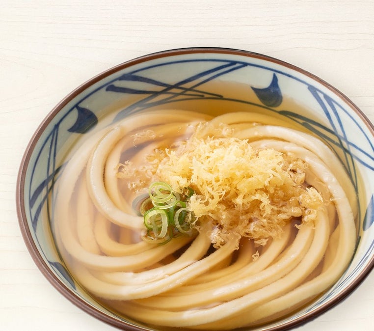 丸亀製麺の冷やしかけうどん 並 鮭おにぎり - グルメ 地域無し