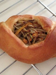 お手軽ランチ ごぼうのサラダパン