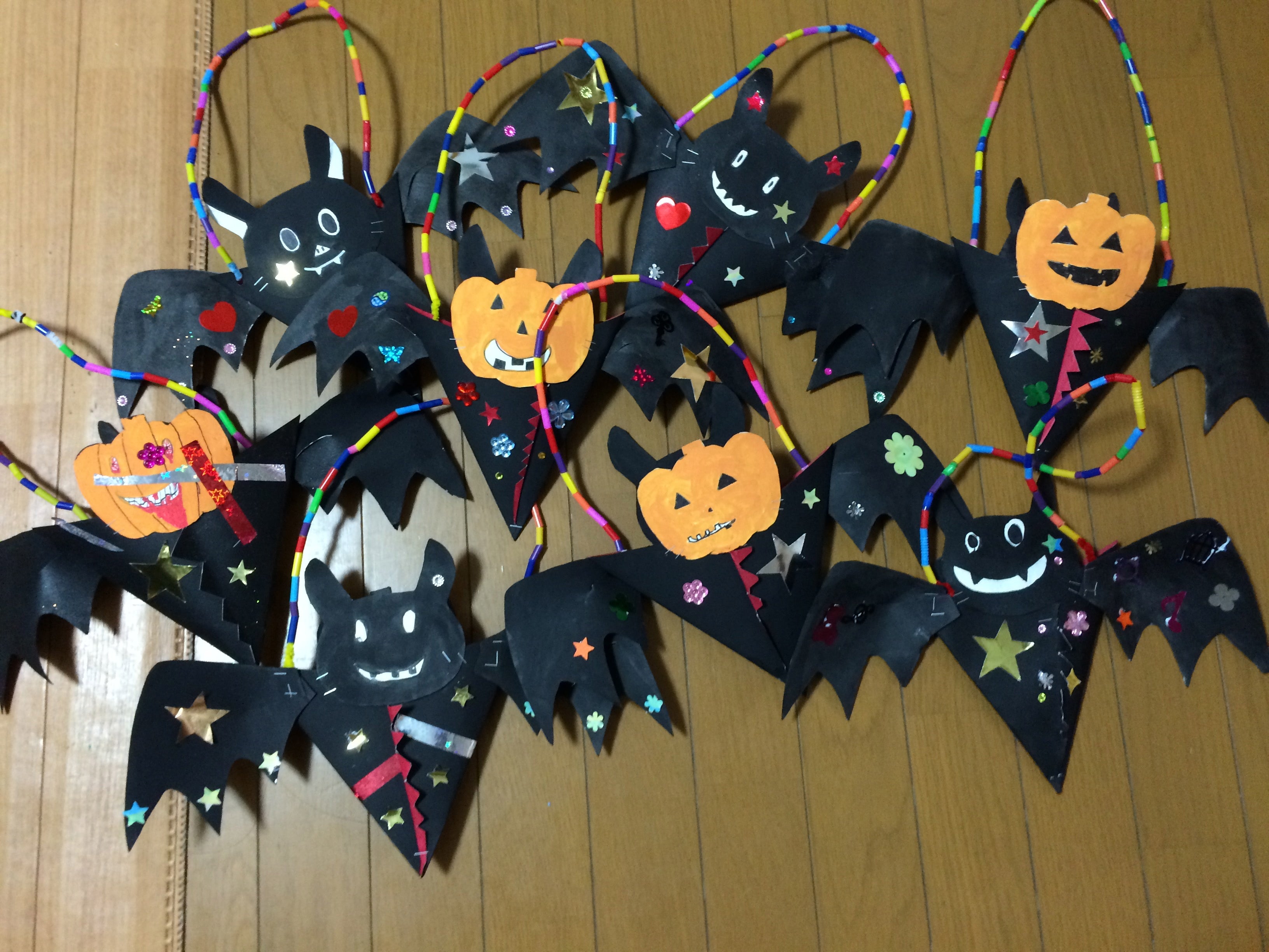 紙コップでハロウィン用お菓子入れの作り方🎃