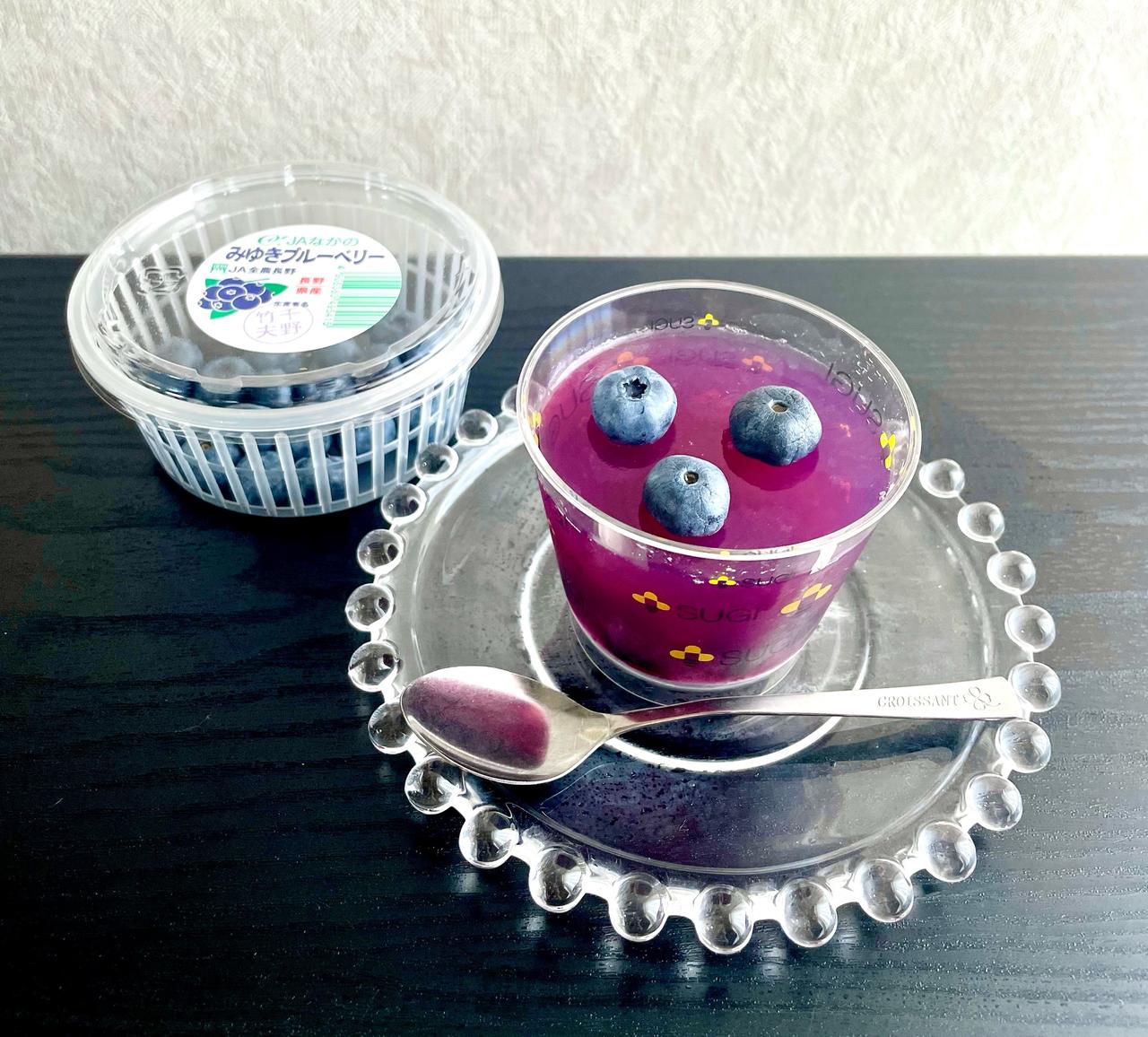 👹, 福岡県飯塚市にある, 『patisserie ESPOIR』, @patisserieespoir, 桃パフェ¥1600, 飯塚で本番,本番の合間に桃活じゃ🍑, こちらもずっと気になってた, patisserie ESPOIR, ケーキ屋さんがつくるパフェ, ハズレたことはないね,美味しそうなケーキが並んでる, イートインは３テーブル, すでに満席, １組待ち, 電話番号を伝え車で待つ,