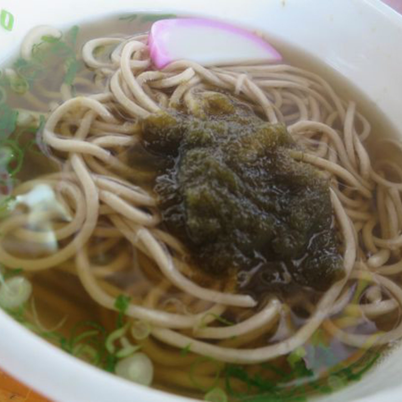 立ち食いそば散歩 188志村坂上「さかうえ」で注文したのは、おぼろ昆布がのった「おぼろそば」マイナビニュース