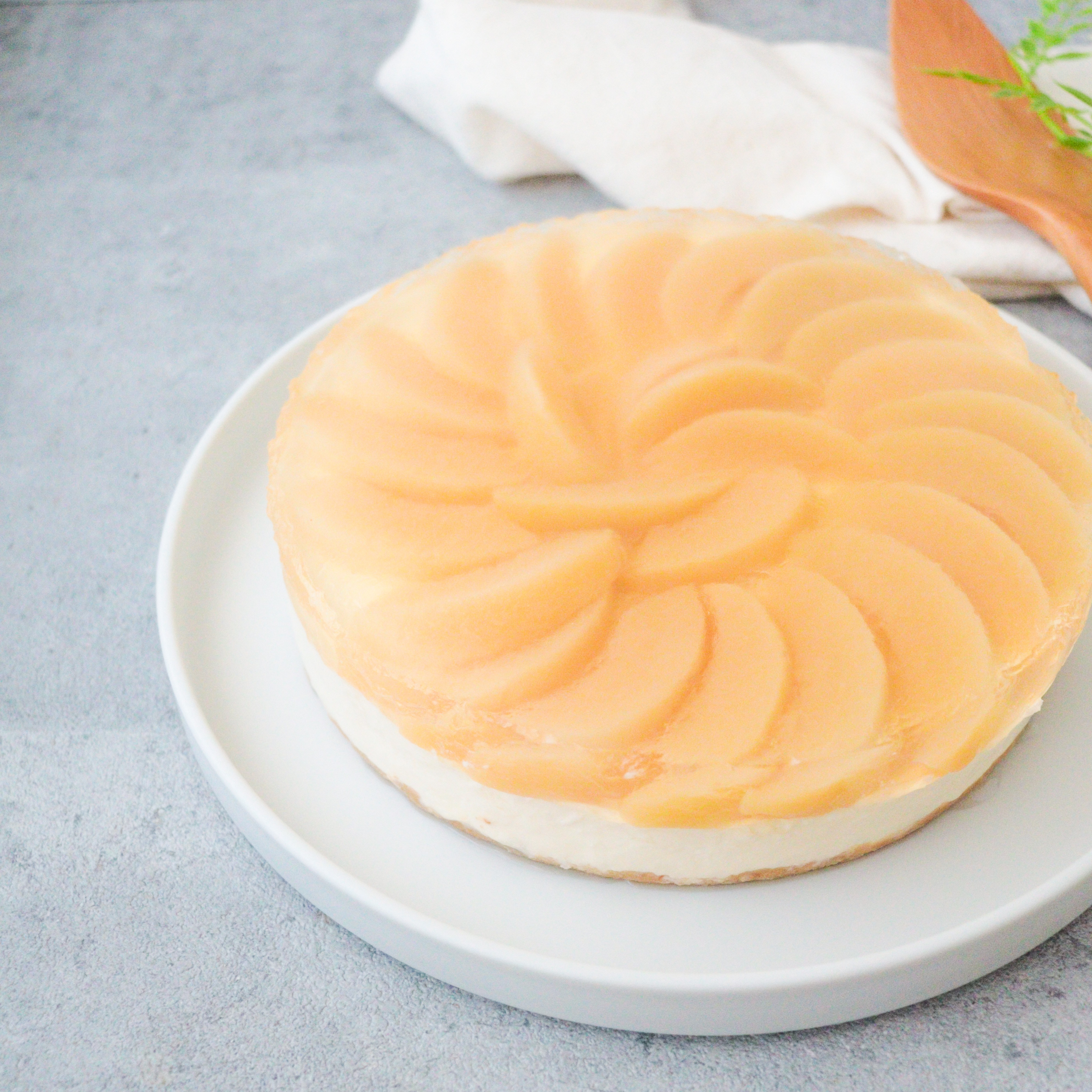 ゼリーとレアチーズの2層のケーキ