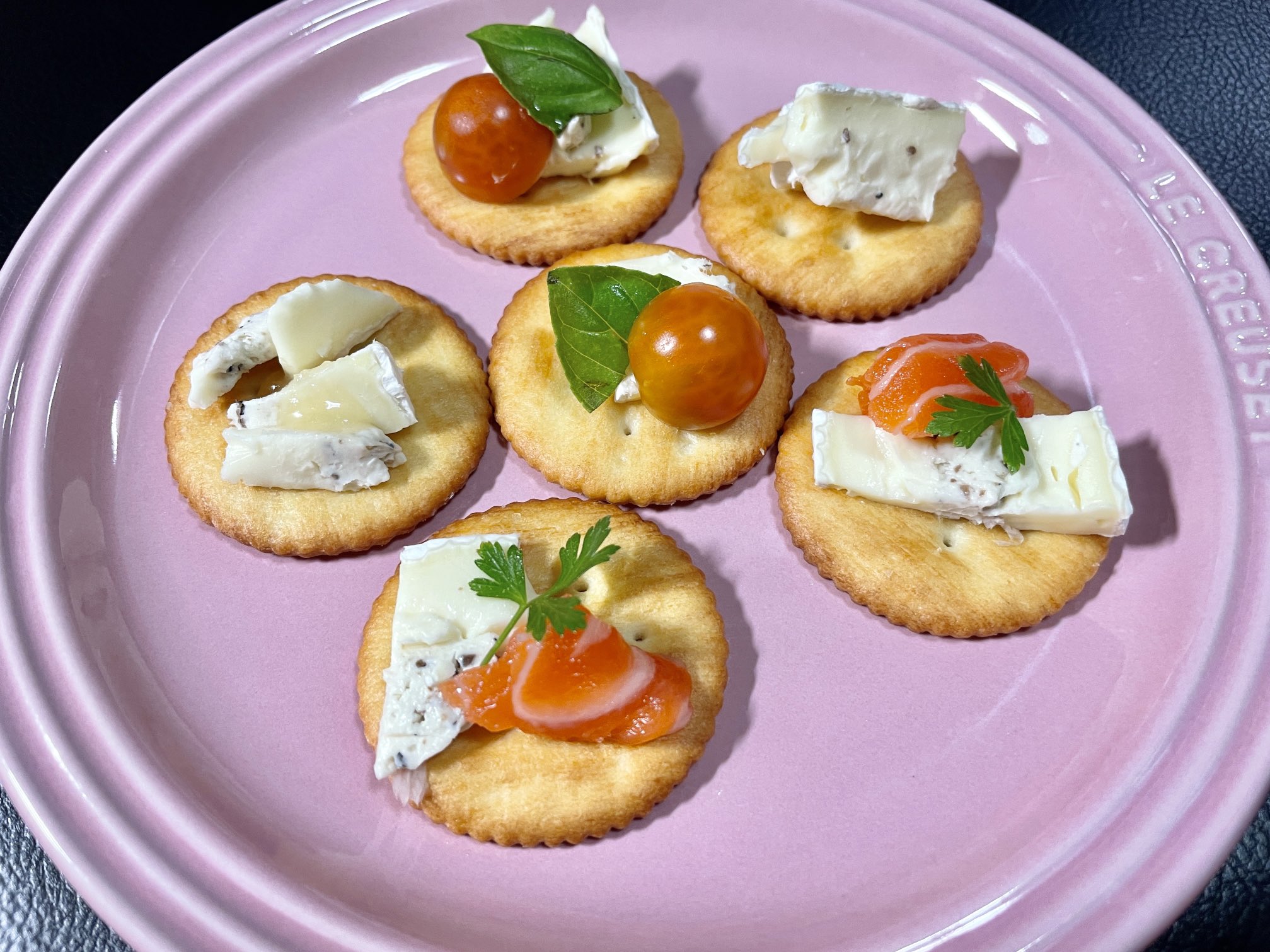 クラッカーに乗せるカナッペ！大人数のパーティーに