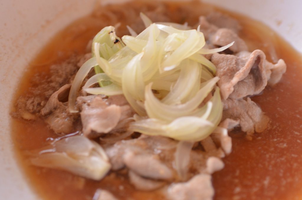 レンチンで時短！ご飯にかけても◎「チンゲン菜と豚肉の和風あんかけ」 - 朝時間.jp