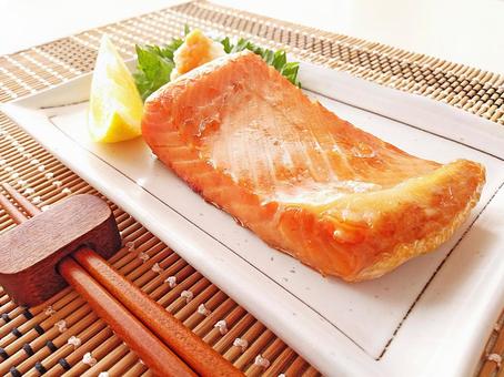ハラスとは？特徴や鮭ハラスについてご紹介デリッシュキッチン