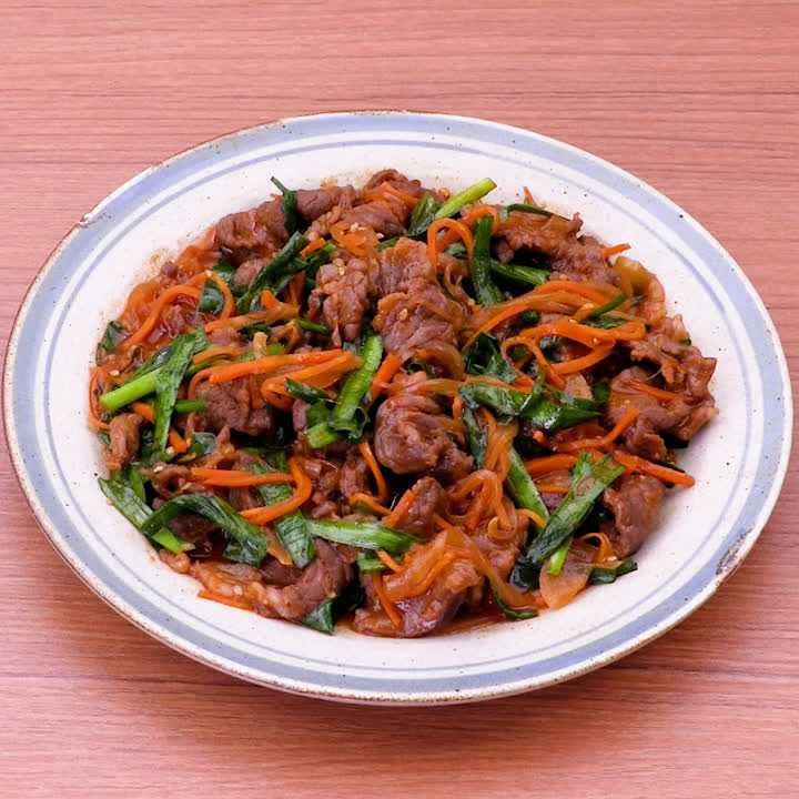 昆布、ニラ、新玉ねぎ、もやし、牛肉のプルコギ風