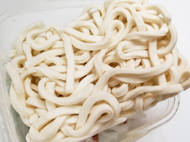 冷凍うどん」はもう茹でない、レンチンもしない リュウジの“裏ワザ”が衝撃 – Sirabee