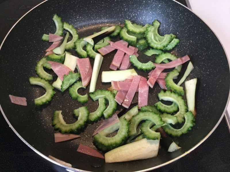 とろとろ茄子とベーコンのバター醤油パスタ