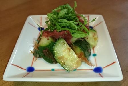 胡瓜と梅干しの紫蘇で和え物を♣