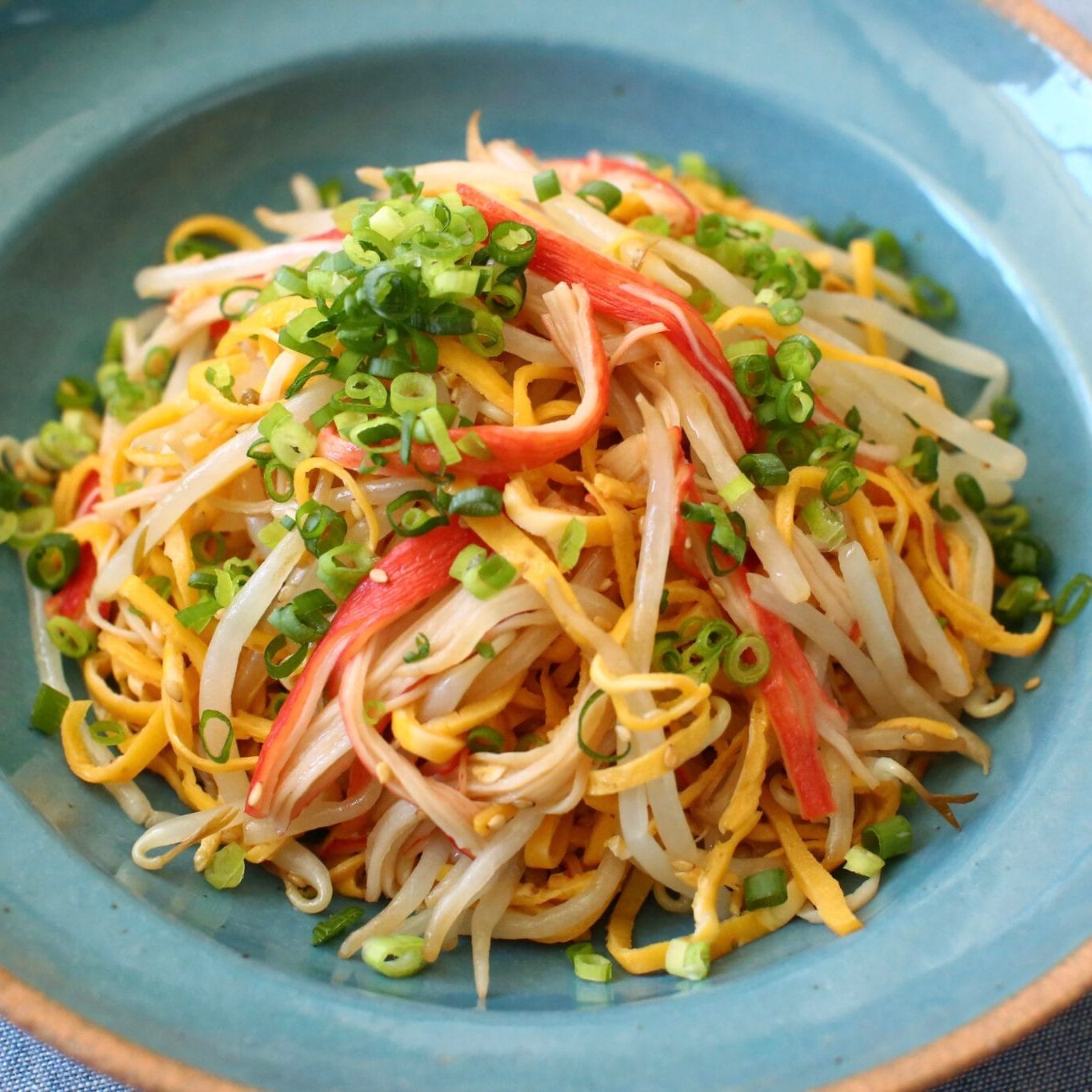 電子レンジで簡単！もやしとカニカマの胡麻和え酢の物 レシピ・作り方 by ちぃころ - 楽天レシピ