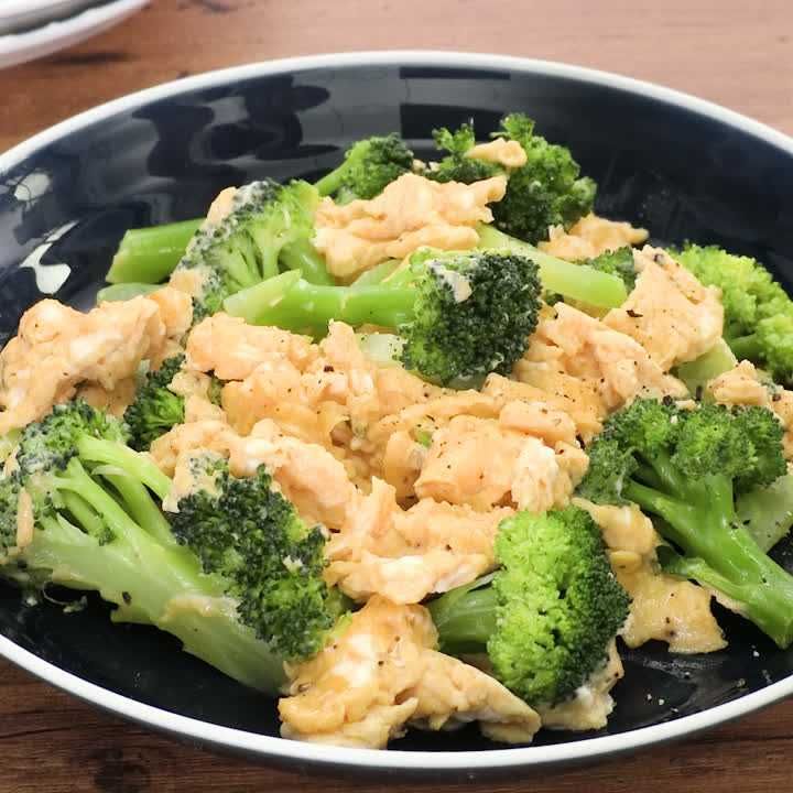 とろ～りチーズが絶品！レンチンして丸めて焼くだけ「ブロッコリーいももち」 もあいかすみ ラクウマレシピ1 1女性セブンプラス