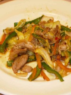 焼肉のタレで簡単 豚こまピーマン丼