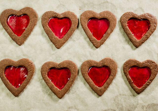 SNSで話題♪キラキラ透けて輝く「ステンドグラスクッキー」の作り方・アレンジレシピキナリノ