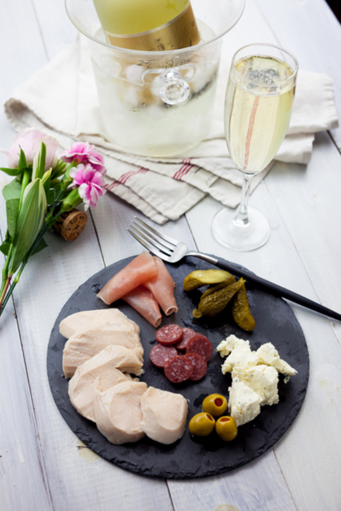 コンビニやスーパーで買える！白ワインと相性抜群のおつまみ15選 - 美味しいワイン