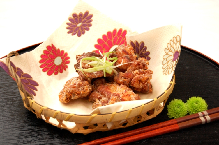 和食器大皿変形菱型黒海 お皿 プレート 大皿 盛り皿 ワンプレート ランチプレート 揚げ物皿 刺身皿 寿司皿 変形皿 角皿 黒い食器 モダンおもてなし パーティー 和柄EAST table