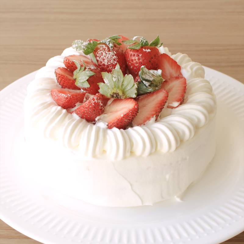 市販のスポンジだってOK！ケーキを素敵に見せる「生クリームデコレーション」のコツキナリノ