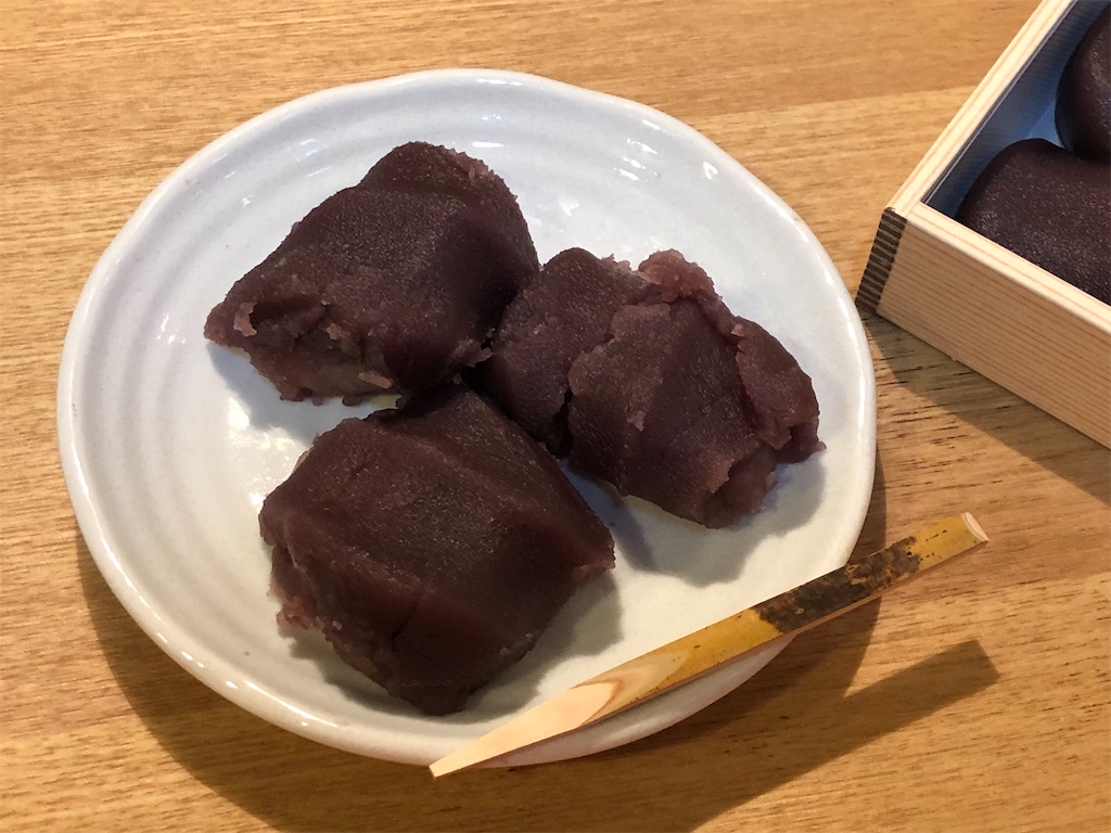 幼少の頃はあんこ苦手でぬぐって餅だけ食べてたら、めっちゃ怒られたなぁ 笑赤福