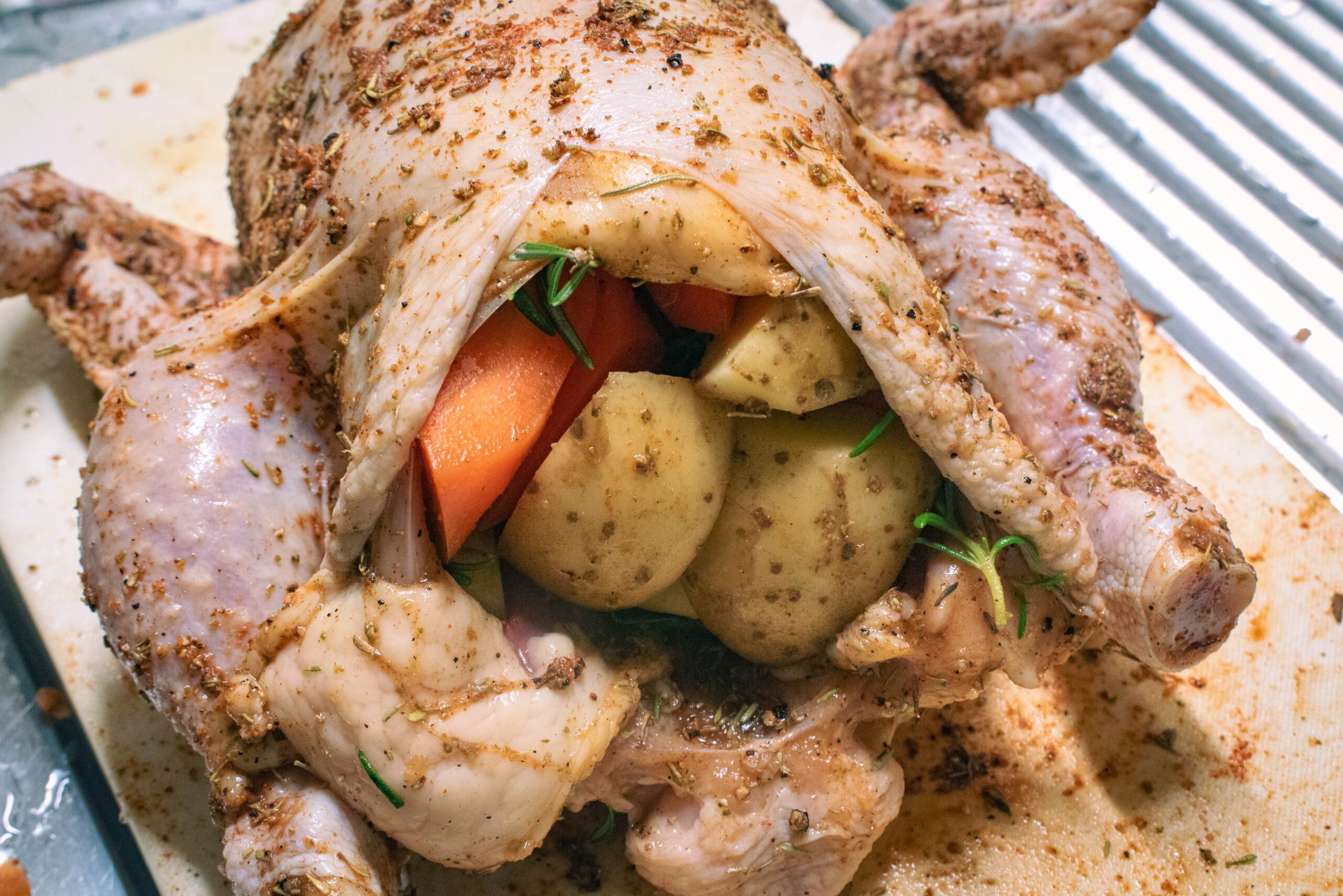 豪快！ダッチオーブンで丸ごとローストチキンソトレシピキャンプ飯レシピ＆アウトドアライフ・プラットフォーム