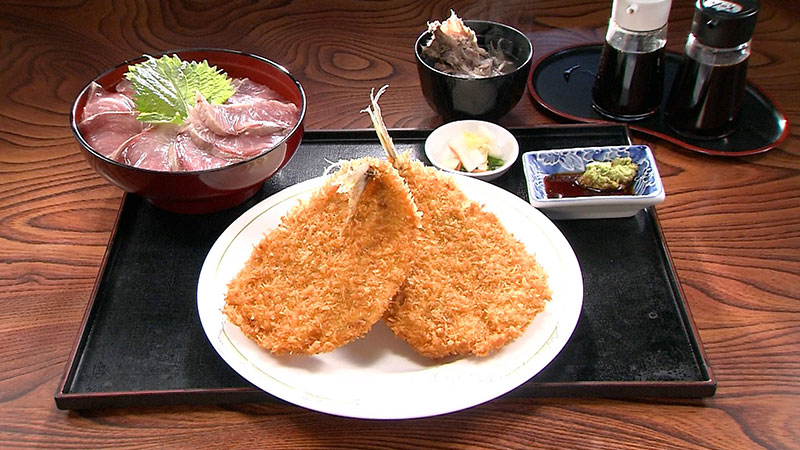 鴨川のおすすめ明太子オムライスとクリームソーダ