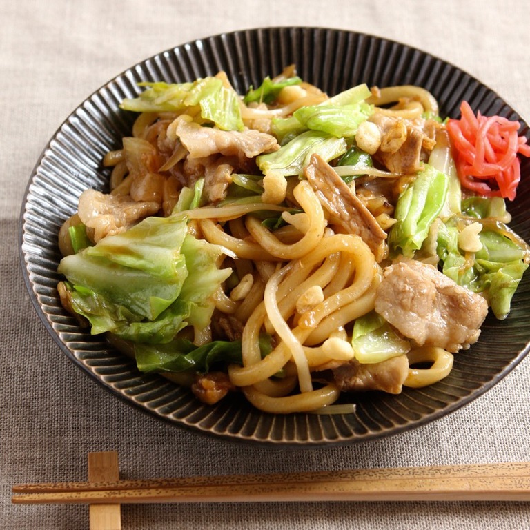 定番焼きうどん – ごちそうさまOfficial