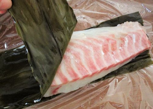 ごま油の風味香るピリッとつぶ貝のカルパッチョ