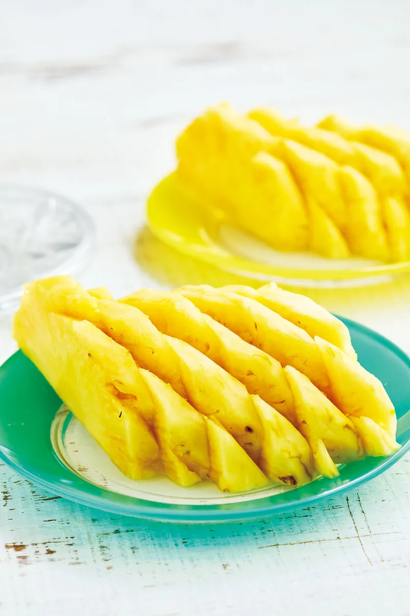 パイナップルの切り方 初めての人でも大丈夫♪簡単なパイナップルの切り方 - ひらくぼパイナップル農園