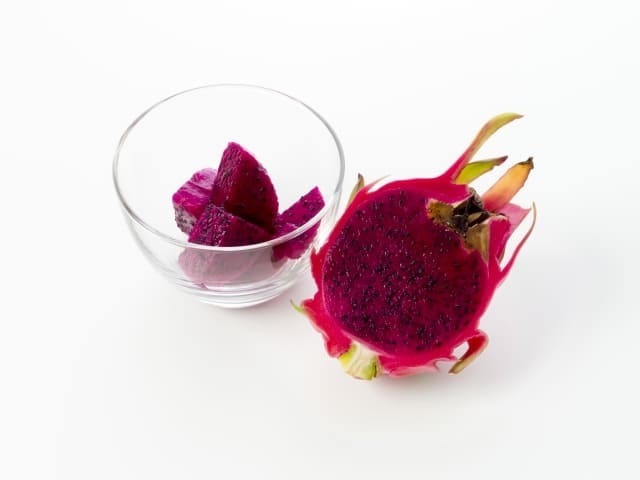 ドラゴンフルーツ」ってどんな果物？特徴やおいしい食べ方や切り方、保存法Domani