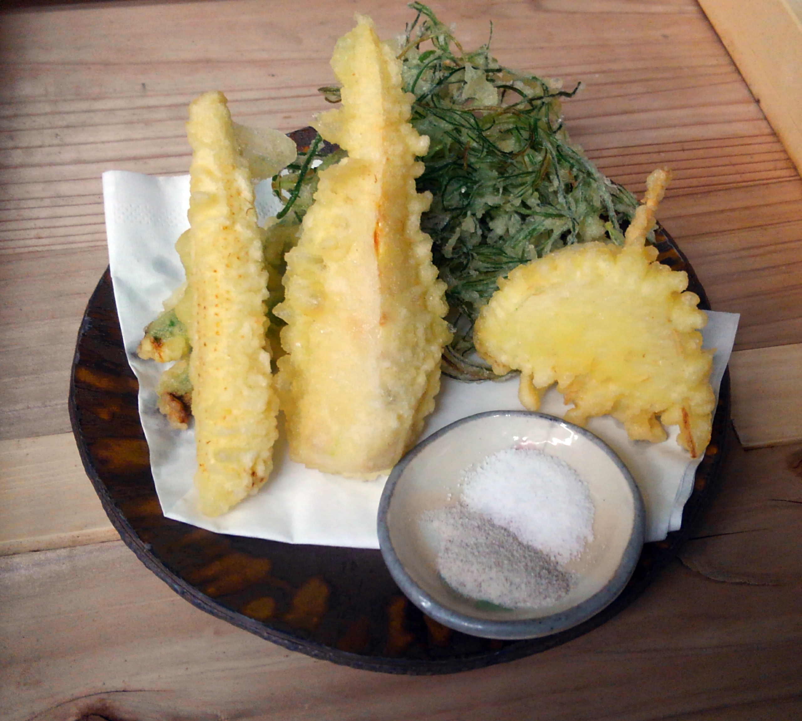 春香るウドの葉の天ぷら うどんの付け合わせにも 爽やかで美味しい レシピは概要欄にて