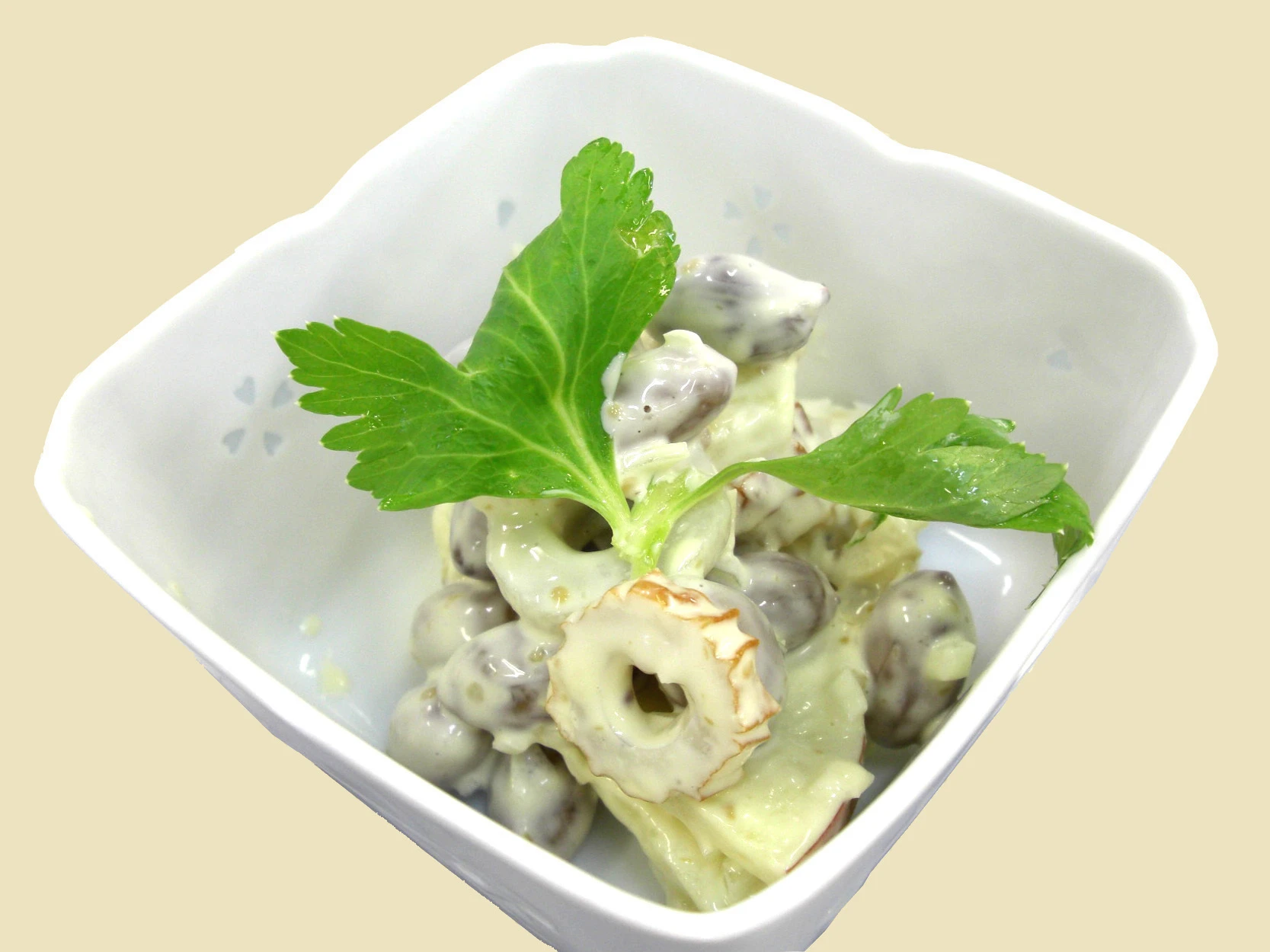 おやつにも、お酒のつまみにも。ローストとはまったく違う、柔らかい塩茹で落花生