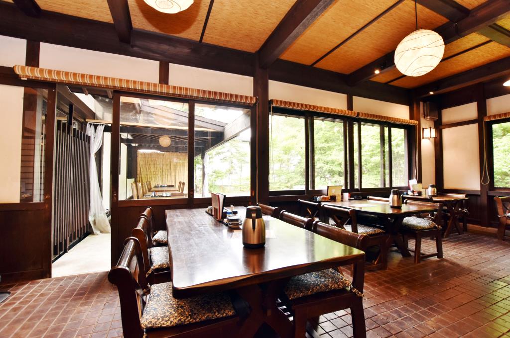 山梨県 河口湖にあるほうとうの店ほうとう不動超超エリート株式会社HP