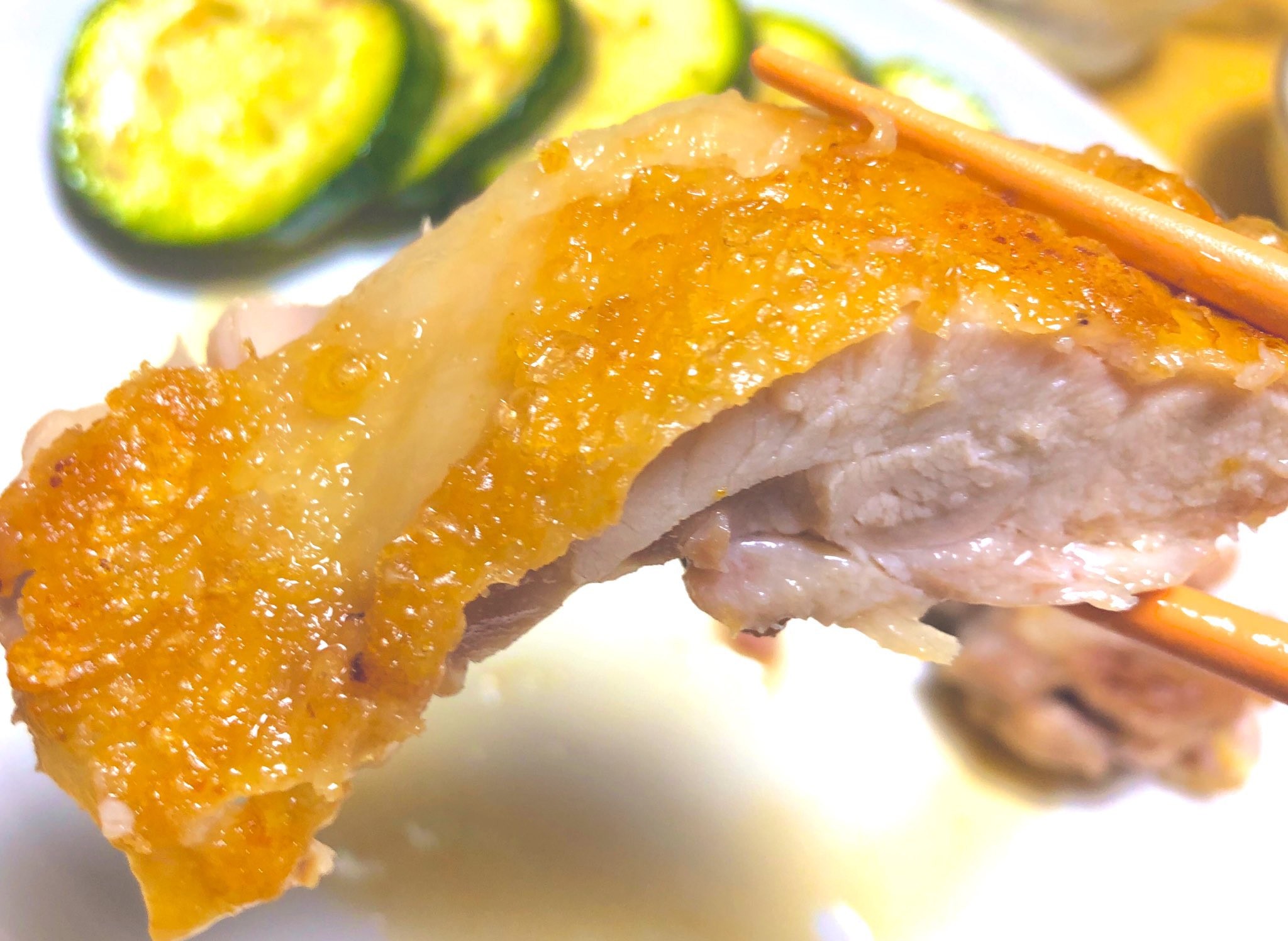 鶏肉の岩塩焼き エスニック風梅ソース