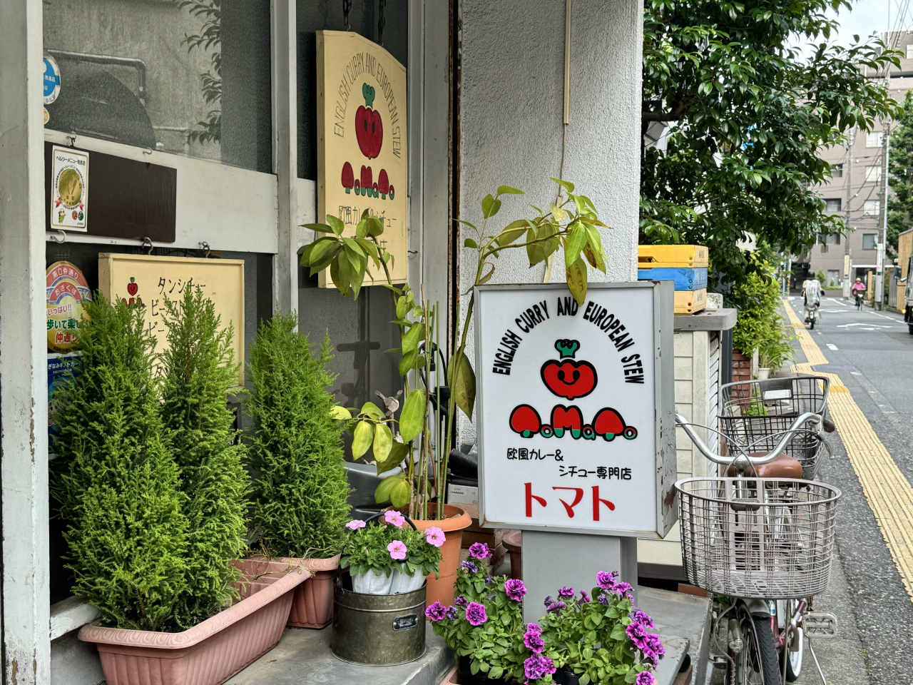 行列グルメ 食べログで欧風カレー部門、全国ナンバーワン！荻窪が世界に誇るカレーの名店「トマト」 - GOTRIP