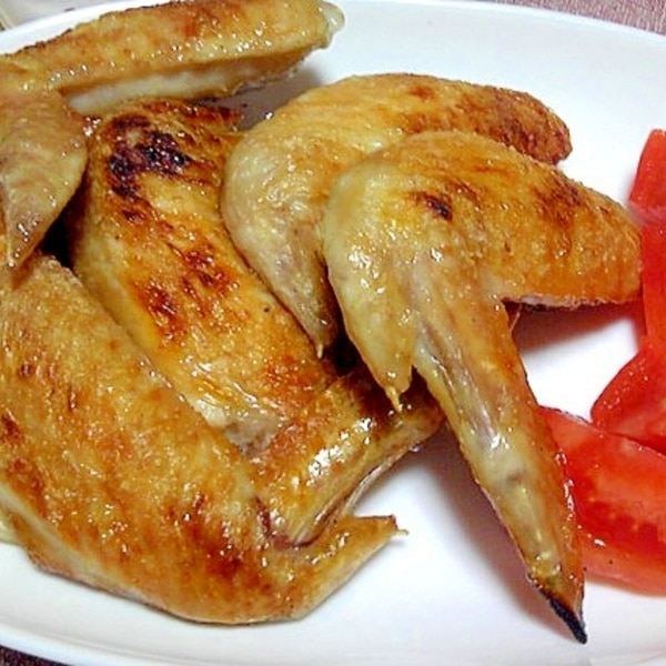 楽天レシピ忙しい日に助かる時短レシピ⏰ 「うちの定番♡たっぷり黒胡椒の塩焼き手羽先」 フライパンで簡単！ ご飯にもビールにも合う、やみつき 手羽先レシピです😆✨レシピ投稿者：mari * さん--------------------- 詳しいレシピは画像をチェック！Instagram