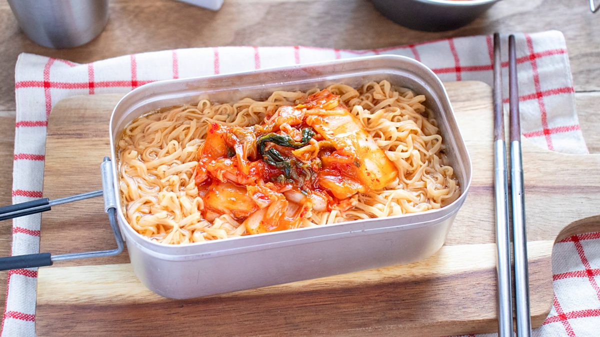 最強のアレンジレシピ チキンラーメン炒飯パラパラ食感で仕上げる作り方、教えます