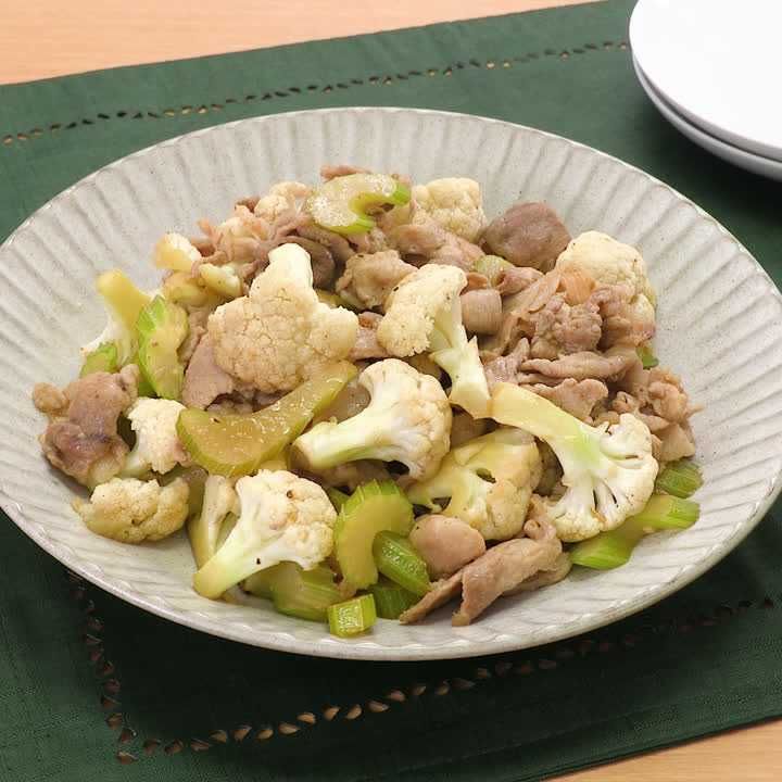 晩ごはんで体リセット 第3話：寒い冬を健やかに乗り切る「豚肉、カリフラワー、黒きくらげの黒酢炒め」 - 北欧、暮らしの道具店