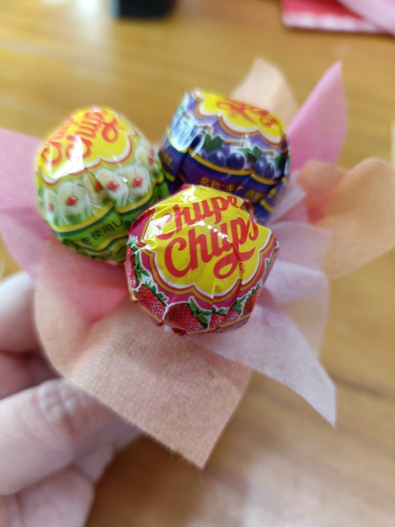 チュッパチャプス For YOU!カラフルなチュッパチャプスをブーケにした手軽に送れるプレゼント『チュッパチャプス フラワーブーケ』がデザインリニューアル！クラシエ株式会社 フーズカンパニー のプレスリリース