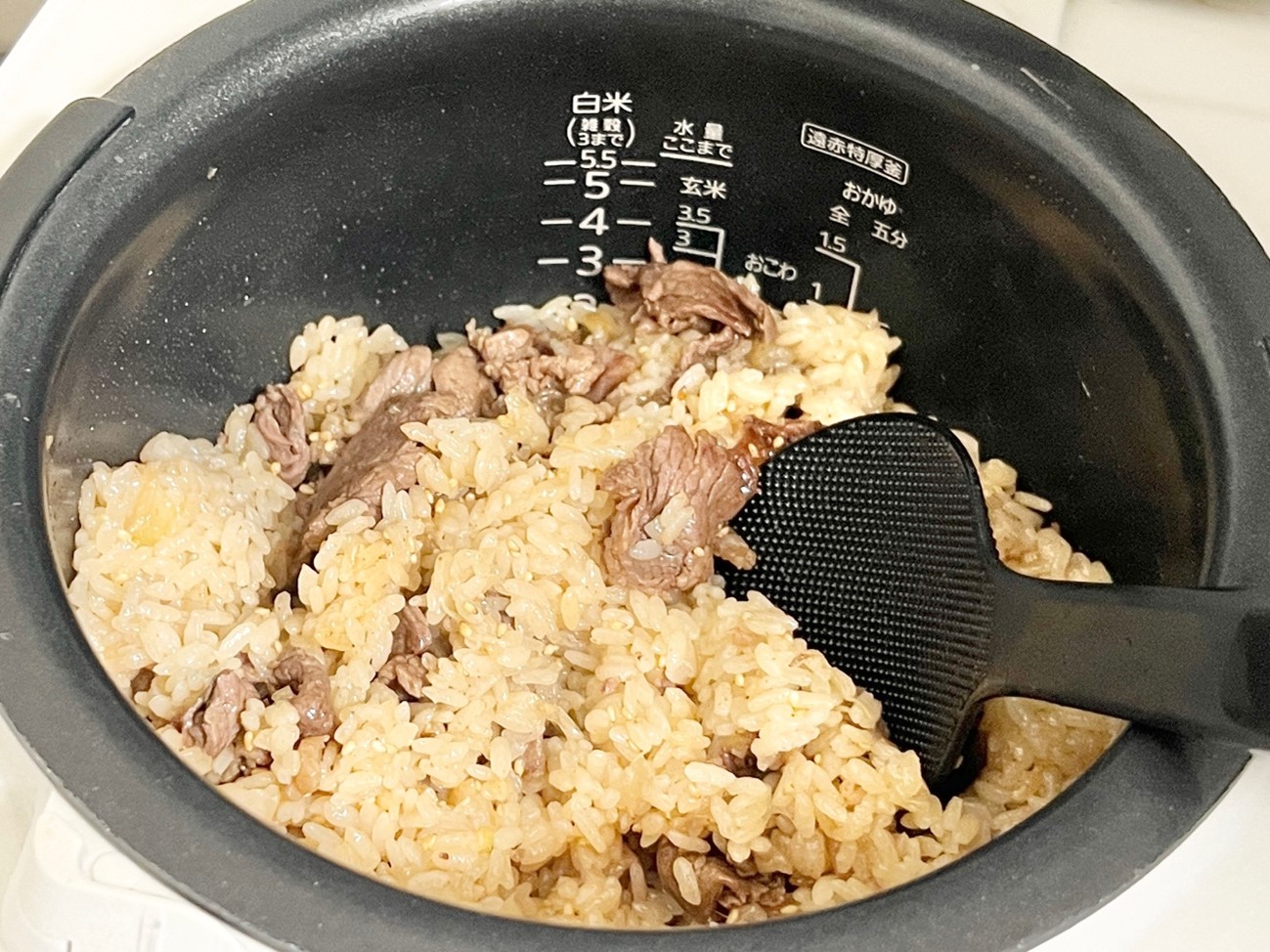 白だしで超簡単、牛肉もやし炊き込みごはんまよ'sキッチン