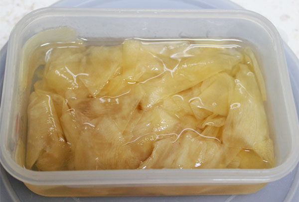 5分で仕込み完了！簡単すぎる「茹でない」新生姜の甘酢漬け2ページ目- macaroni