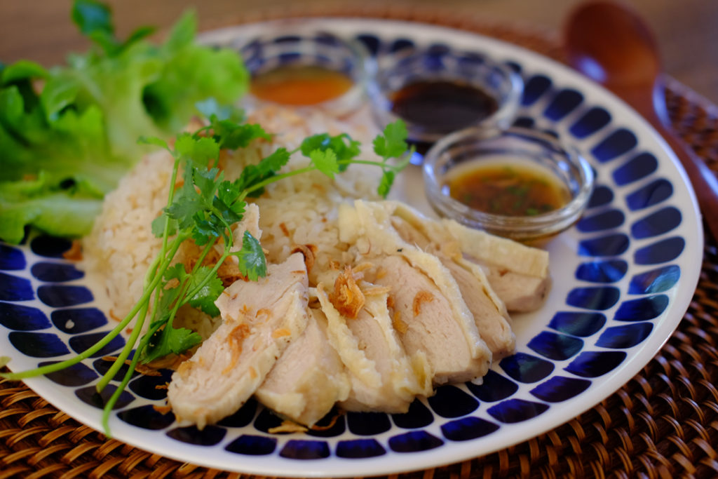 レシピ炊飯器で作る、簡単「海南チキンライス」・３種類のたれで、手抜き感なし