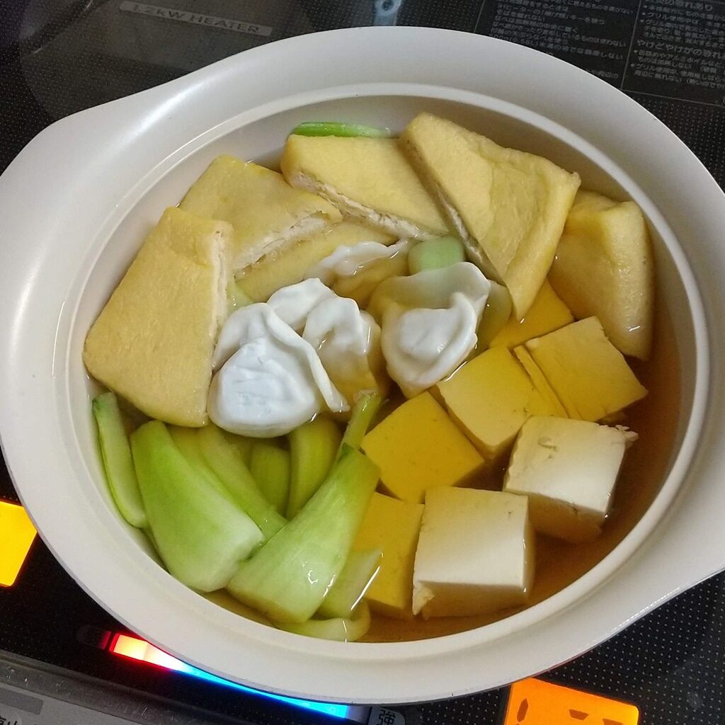 しょうが鍋ヒガシマル醤油さんのうどんスーde カンタン和食メニュー♪♪♪ 使えるのはうどんスープだけじゃない😆☝️ だしがきいてるから、お吸い物、 だし巻き玉子、炊き込みご飯など、 色んなメニューに活用できます！！ 鍋が食べたいのに鍋スープを買ってなかった