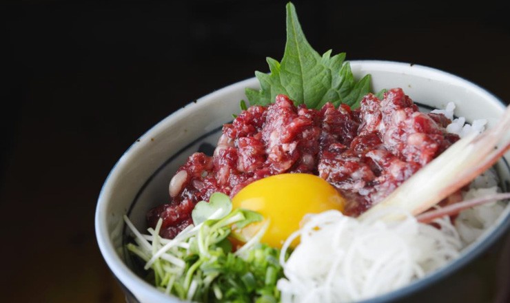 送料無料 ふじ馬刺しユッケ・ネギトロ詰合せ 各50g×10P タレ付すべての商品馬刺しと黒毛和牛の専門店「フジチク」